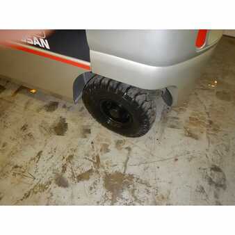Propane Forklifts 2004  Nissan  (11)