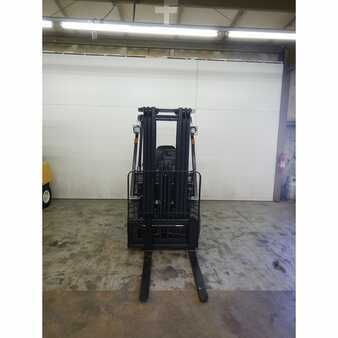 Propane Forklifts 2004  Nissan  (4)