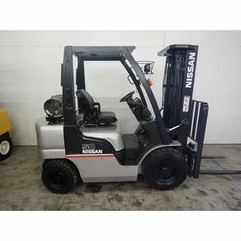 Propane Forklifts 2004  Nissan  (5)