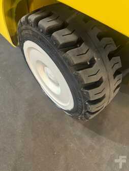 Propane Forklifts 2019  Yale glc080 (11)