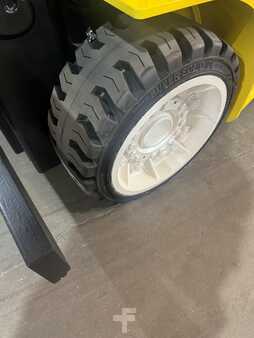 Propane Forklifts 2019  Yale glc080 (12)