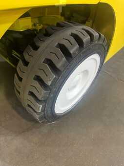 Propane Forklifts 2019  Yale glc080 (14)