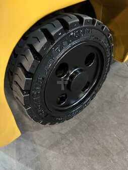 Propane Forklifts - CAT Lift Trucks 2c8000 (14)