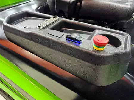 Montacargas Eléctrico (4 ruedas) 2026  Viper fb30 (12)