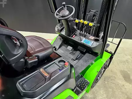 Montacargas Eléctrico (4 ruedas) 2026  Viper fb30 (17)