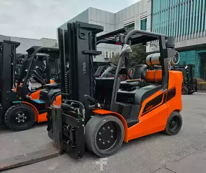 Montacargas GLP 2026  Viper fy70c (2)