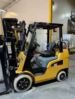 Montacargas GLP 2021  CAT Lift Trucks fgc25n (1)