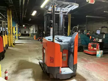 Stand-Up Rider Forklift 2021  Toyota 9bru18 (2)
