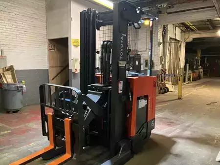 Stand-Up Rider Forklift 2021  Toyota 9bru18 (4)