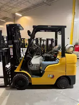 Propane Forklifts 2023  CAT Lift Trucks fgc30n4 (1)