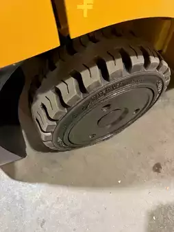 Propane Forklifts 2023  CAT Lift Trucks fgc30n4 (11)