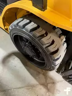 Propane Forklifts 2023  CAT Lift Trucks fgc30n4 (12)