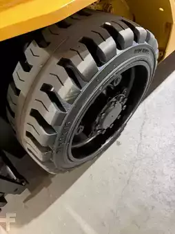 Propane Forklifts 2023  CAT Lift Trucks fgc30n4 (9)