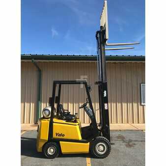Propane Forklifts 2002  Yale glp040afnuaf084 (2)
