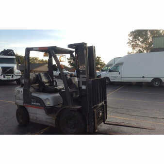 Propane Forklifts 2005  Nissan  (2)