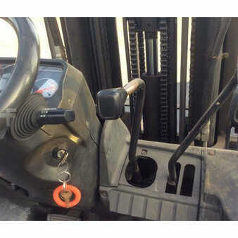 Propane Forklifts 2005  Nissan  (8)