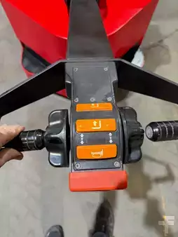 Montacargas Eléctrico (4 ruedas) 2013  Raymond rss40 (7)