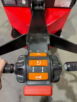 Montacargas Eléctrico (4 ruedas) 2016  Raymond rss40 (8)