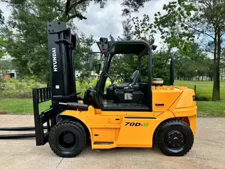 Diesel Forklifts 2016  Hyundai 70d-9 (1)