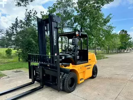 Diesel Forklifts 2016  Hyundai 70d-9 (2)