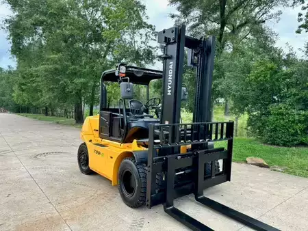 Diesel Forklifts 2016  Hyundai 70d-9 (5)