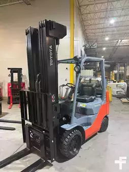 Propane Forklifts 2012  Toyota  (2)