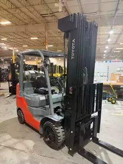Propane Forklifts 2012  Toyota  (3)