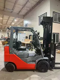 Propane Forklifts 2012  Toyota  (6)