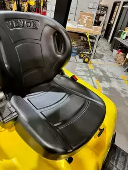 Propane Forklifts 2023  Yale  (7)