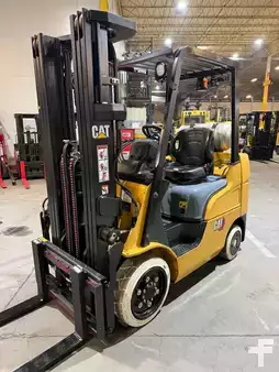 Propane Forklifts 2023  CAT Lift Trucks fgc25n (2)