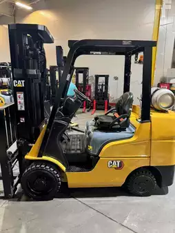 Propane Forklifts 2021  CAT Lift Trucks fgc33n (1)