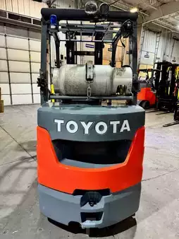 Montacargas GLP 2022  Toyota 8fgcu30 (2)