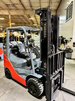 Propane Forklifts 2022  Toyota 8fgcu30 (2)