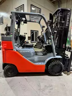 Montacargas GLP 2022  Toyota 8fgc35u-bcs (2)