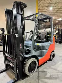 Montacargas GLP 2020  Toyota  (2)
