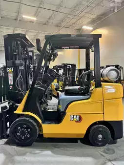 Propane Forklifts 2021  CAT Lift Trucks fgc30n4 (1)