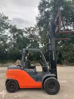 Diesel Forklifts 2019  Toyota 8fd45u (10)