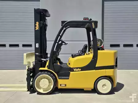 Propane Forklifts 2019  Yale glc155vx (1)