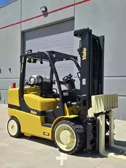 Propane Forklifts 2019  Yale glc155vx (8)