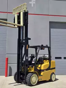 Propane Forklifts 2019  Yale glc155vx (9)