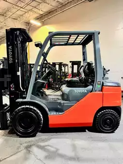 Montacargas GLP 2023  Toyota 8fgu25 (1)