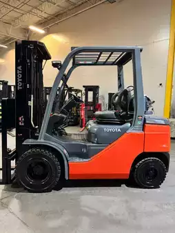 Montacargas GLP 2023  Toyota 8fgu25 (1)