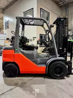 Montacargas GLP 2023  Toyota 8fgu25 (5)