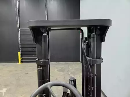 Diesel Forklifts 2021  Yale  (17)