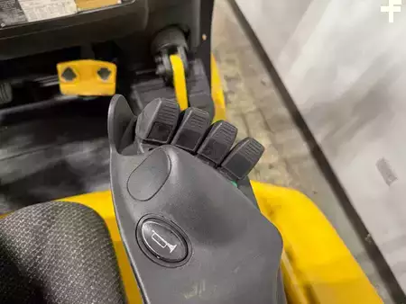 Montacargas GLP 2019  Yale glc155vx (9)