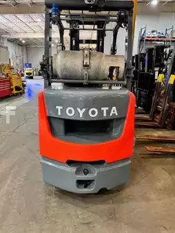 Montacargas GLP 2022  Toyota 8fgcu30 (4)