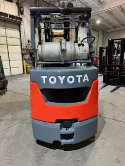 Montacargas GLP 2022  Toyota 8fgcu30 (3)