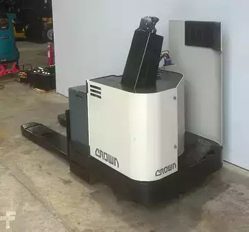 Electric Pallet Jacks 2002  Crown pr3020-60 (2)