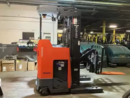 Stand-Up Rider Forklift 2020  Toyota 9bru23 (1)