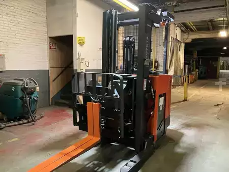 Stand-Up Rider Forklift 2020  Toyota 9bru23 (4)